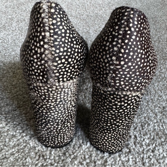 Banana Republic Cow Print Patterned Heels - Picture 4 of 5